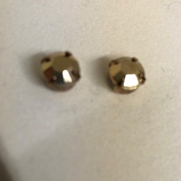 Gold studs - Picture 2 of 3